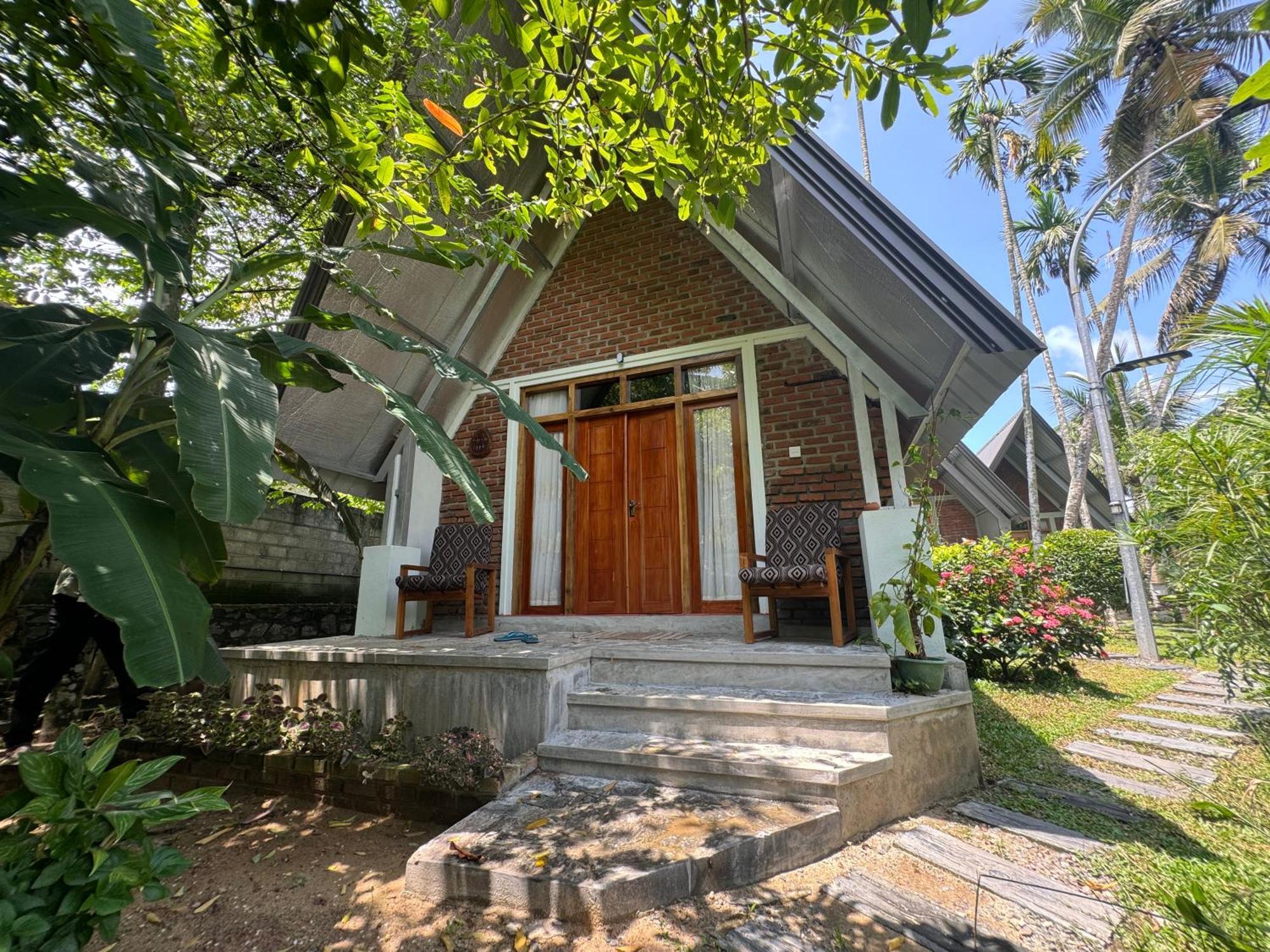 Steps Garden Resort Negombo Buitenkant foto