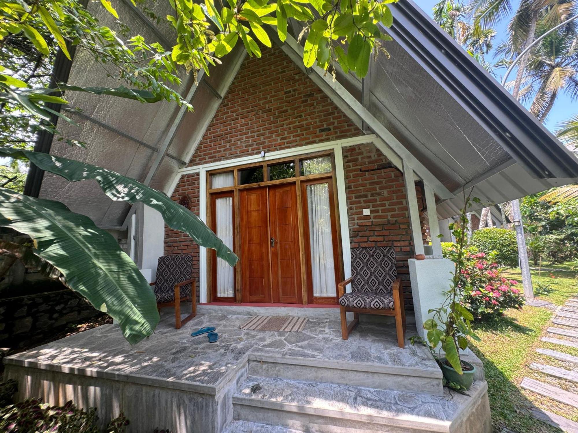 Steps Garden Resort Negombo Buitenkant foto