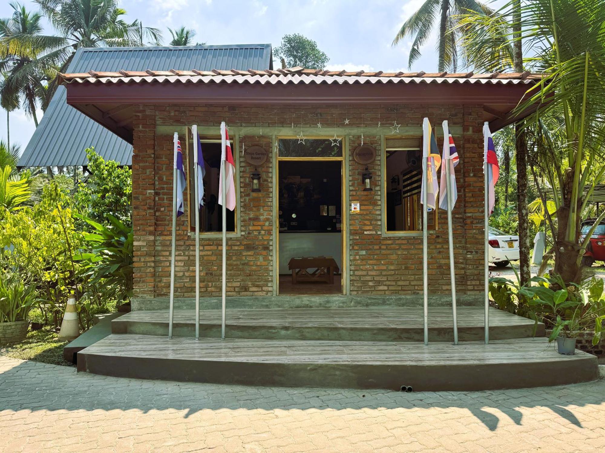 Steps Garden Resort Negombo Buitenkant foto